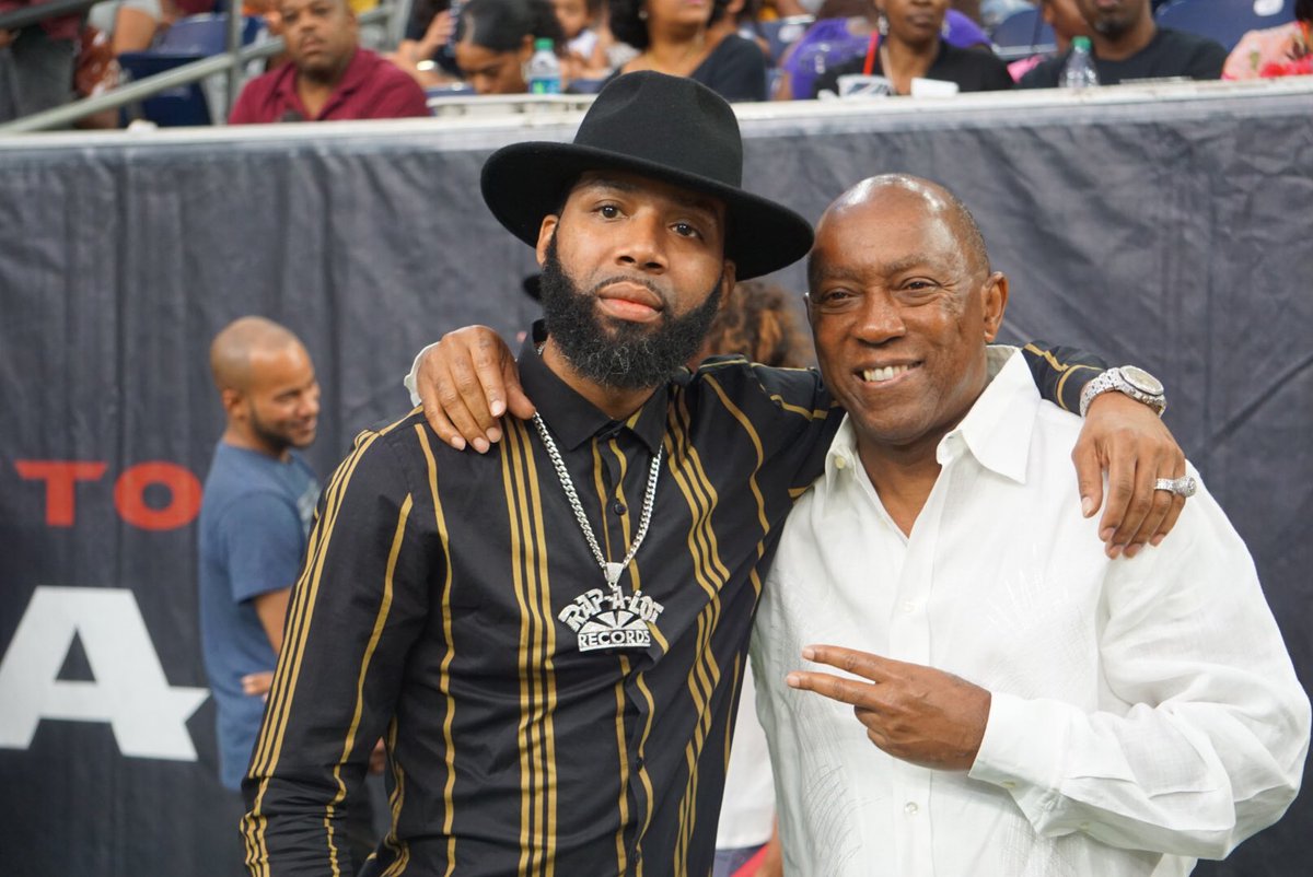 SylvesterTurner's tweet photo. I enjoyed attending this year’s @CrackerBarrel @NationalBOTB at @nrgpark Stadium.

It was great to see many of our local and some national HBCU bands take the field and showcase their best moves and tunes. Looking forward to seeing the show grow every year. #NBOTB https://t.co/dhv1u0F38F
