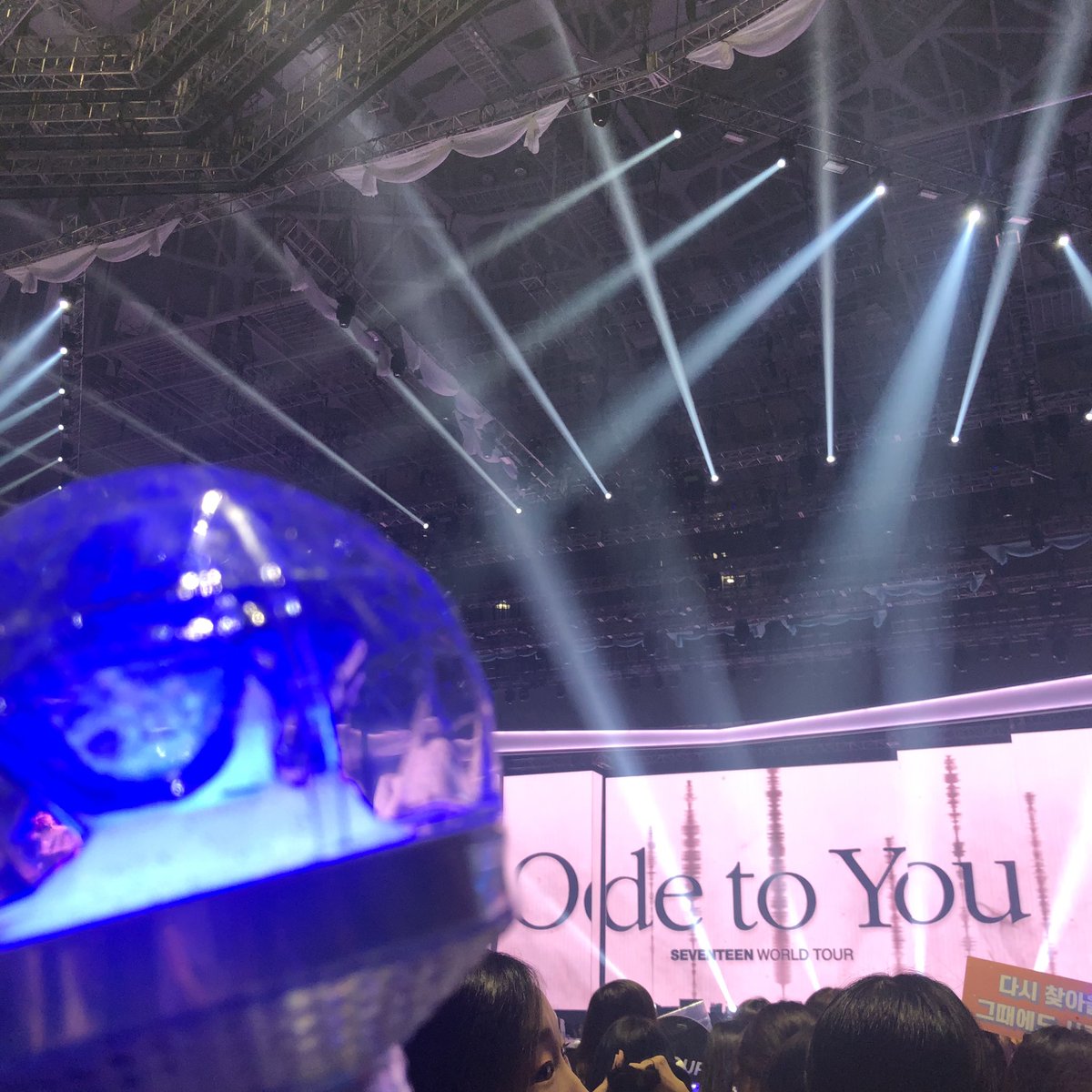 wonwooluv_717's tweet photo. 두번째 콘서트! 항상 좋은 무대와 넘치는 에너지로 맞아줘서 고마워🙂 남은 2019년도 세븐틴과 함께 할게🥰 https://t.co/jwPBjIGq5c