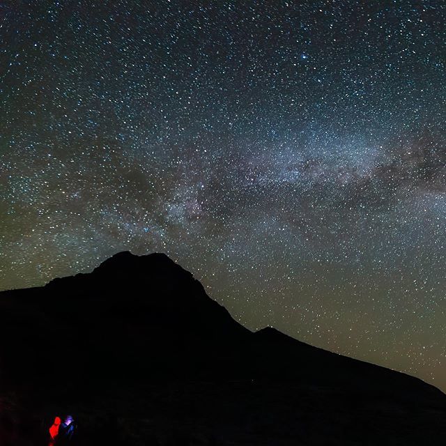 Milky Way bending over Mule Ears Peak, Big Bend National Park, Texas ift.tt/2lPpbdh