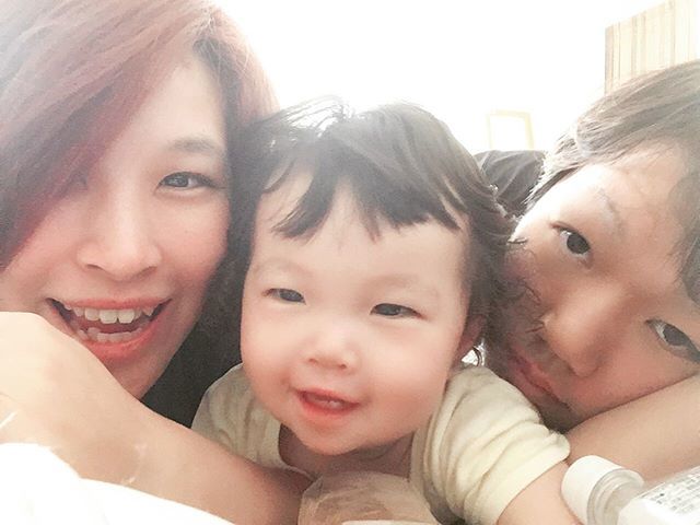 chifirose's tweet photo. 👶👶👶
==========
おちび10ヶ月おめでとーー！！
無事にすくすくと育ってとーちゃんもかーちゃんも嬉しいです(　˙-˙ )✧
早いのぉ…あと2ヶ月で1歳か…
あっという間に時が過ぎてしまうのぉ…
========== #10mos #family #寝起き
#久しぶりの3人写真 https://t.co/NlKyZ2dwRx https://t.co/HbWYQZvMYb