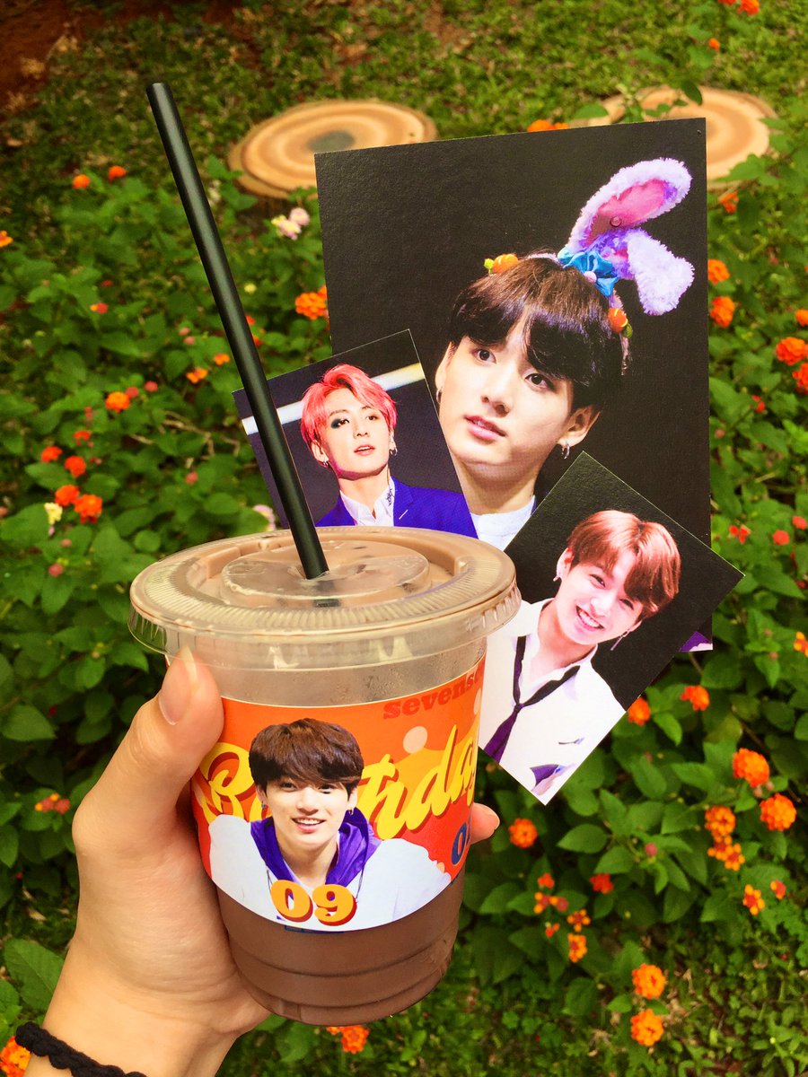 cherryblueeu's tweet photo. seseneng ituuu dapet walaupun harus mesen dari sekolaah😭💜✨
thank you kak!🥺 
@Liya8897 @sevenscenery 
#정국 https://t.co/bRbOnuX1tt