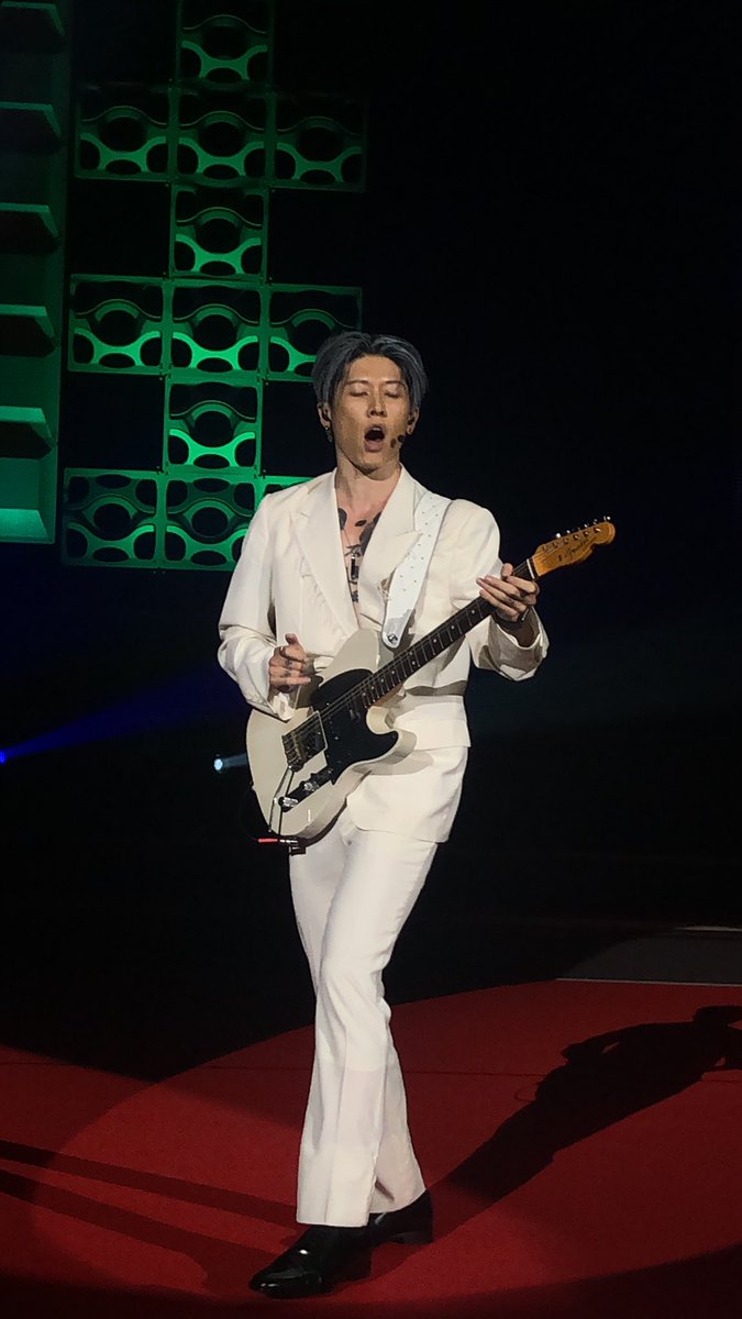 mosaaaaa_07's tweet photo. 一昨日の横アリでのパーティーと、MIYAVIのシークレットLIVE最高すぎた！！！
そして昨日は、Lady Gagaや、ブルーノマーズのプロデューサーのマースロンソンのLIVEも最高すぎた、、、。
そして今日、MIYAVIのインスタにその2人のツーショット載っててさすがに興奮が抑えきれない。 https://t.co/JwshMl3DZh
