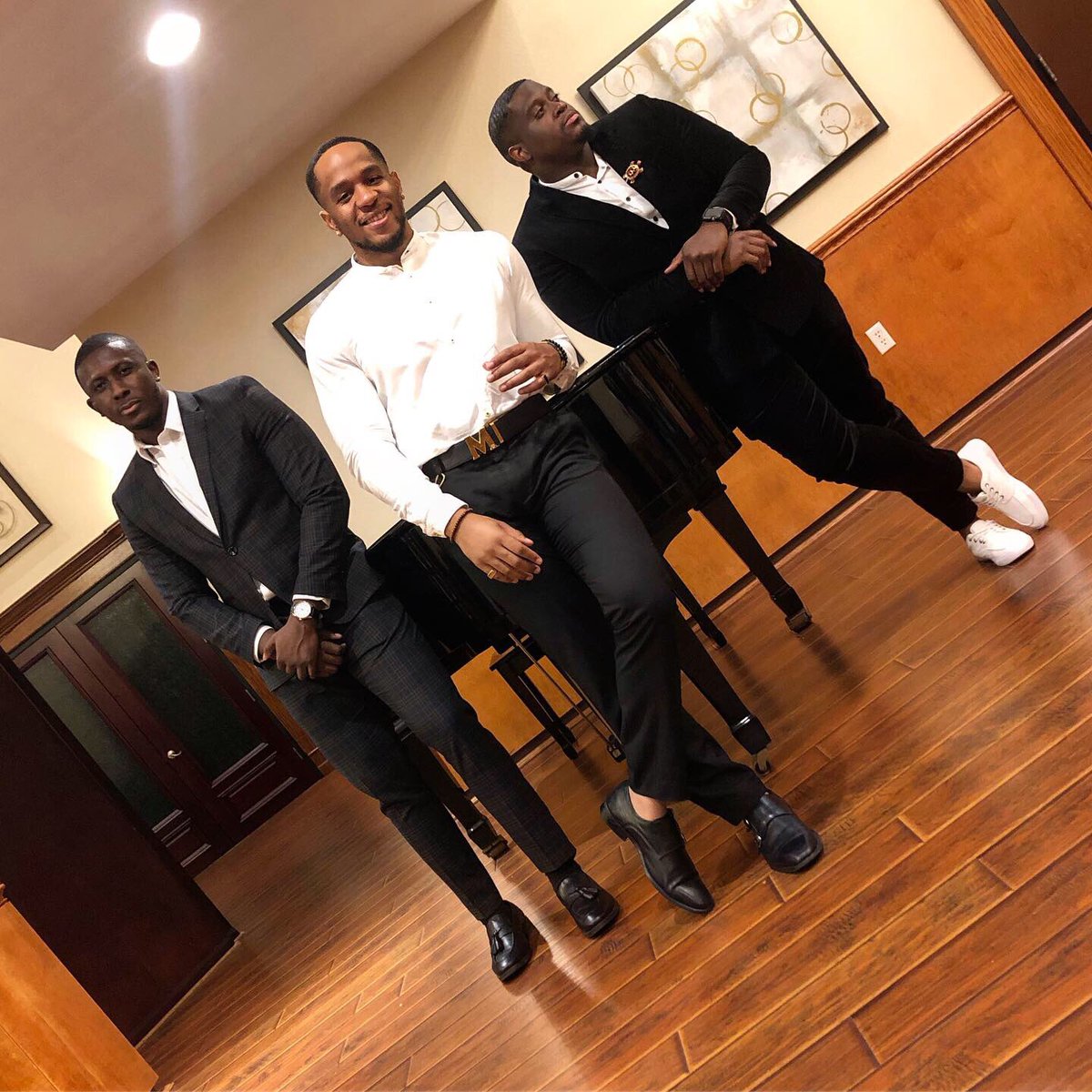 McDaniel_Marko's tweet photo. Circle of bosses π³π¬π€π½ #ChiefsOnly https://t.co/wrA3eBqY8N