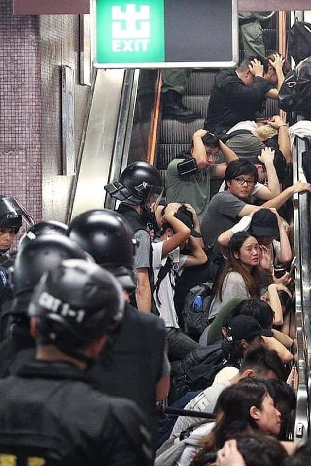 With just 1 picture. What do you feel?
#TerrorHongKongPolice #AntiExtraditionBill #HongKong #HongKongProtesters @SpeakerPelosi @mbrookerhk @VP @marcorubio