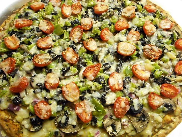 MadamSarcastra's tweet photo. @samisbakery @GreenTreeGrocer (4/4)  And finally, the #pizza 🙌  What a beauty! 😍
 #CrueltyFreeButTotallyKiller 🤘😎

#PlantEater #SaladHater #VeggieLover #Vegan  #whatveganseat #veganfood #veganfoodshare #plantbased #plantbasedvibes #friendsnotfood #CrueltyFree #veggies #deliciousfood #GoVegan 

✌️💚🌱 https://t.co/0GKIm5PwfP