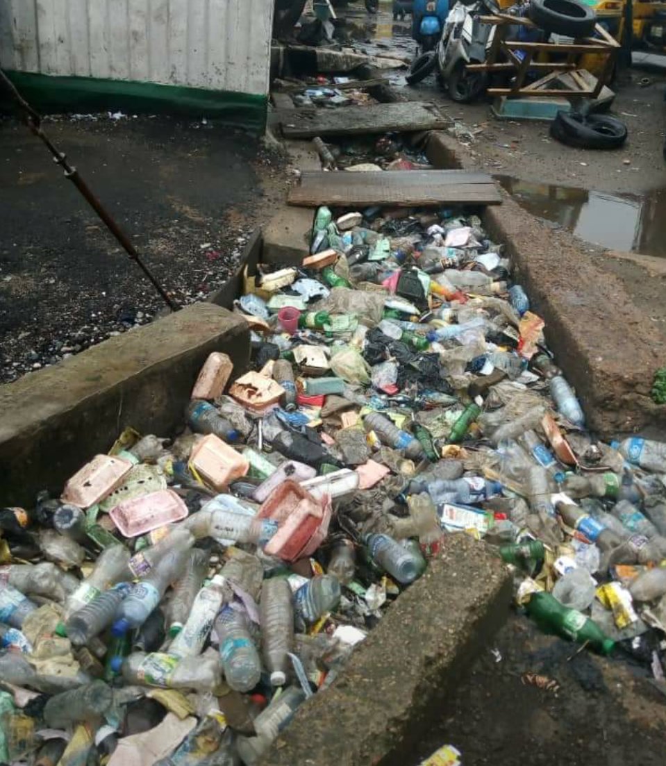 AjideTj's tweet photo. Desist from dumping refuse in drains; it affects public health &amp; environment. #surulereisworking .@followlasg https://t.co/J5v3EswYIu