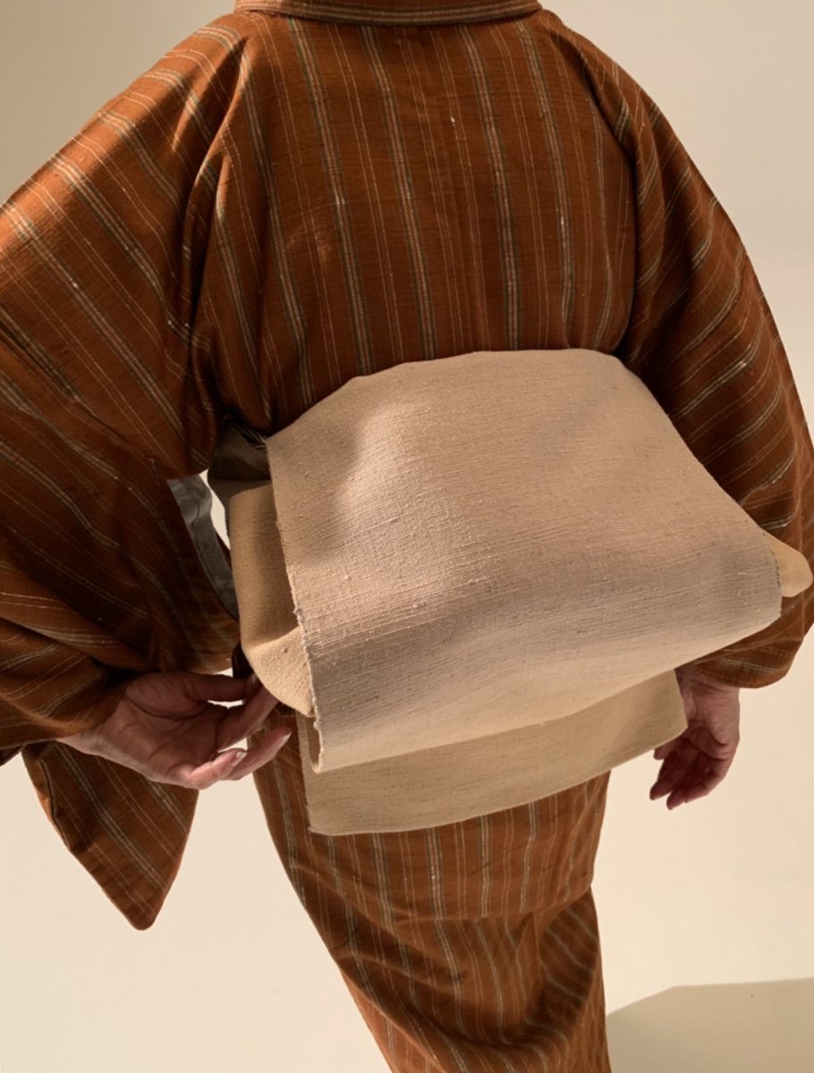 marinatsukides's tweet image. ダイワハウスさんの
コミュニケーション誌
「okaeri」にてインタビューが掲載さてまーす👀

#DaiwaHouse
#okaeri
#CommunicationMagazine
#kimono 
#手織り真綿紬単衣
#信州紬の八寸名古屋帯
#アンティーク 木彫の蔦帯留
#楊柳半襟
#コルク台の草履
#夏木マリ
#NATSUKIROCK
@mari_natsuki