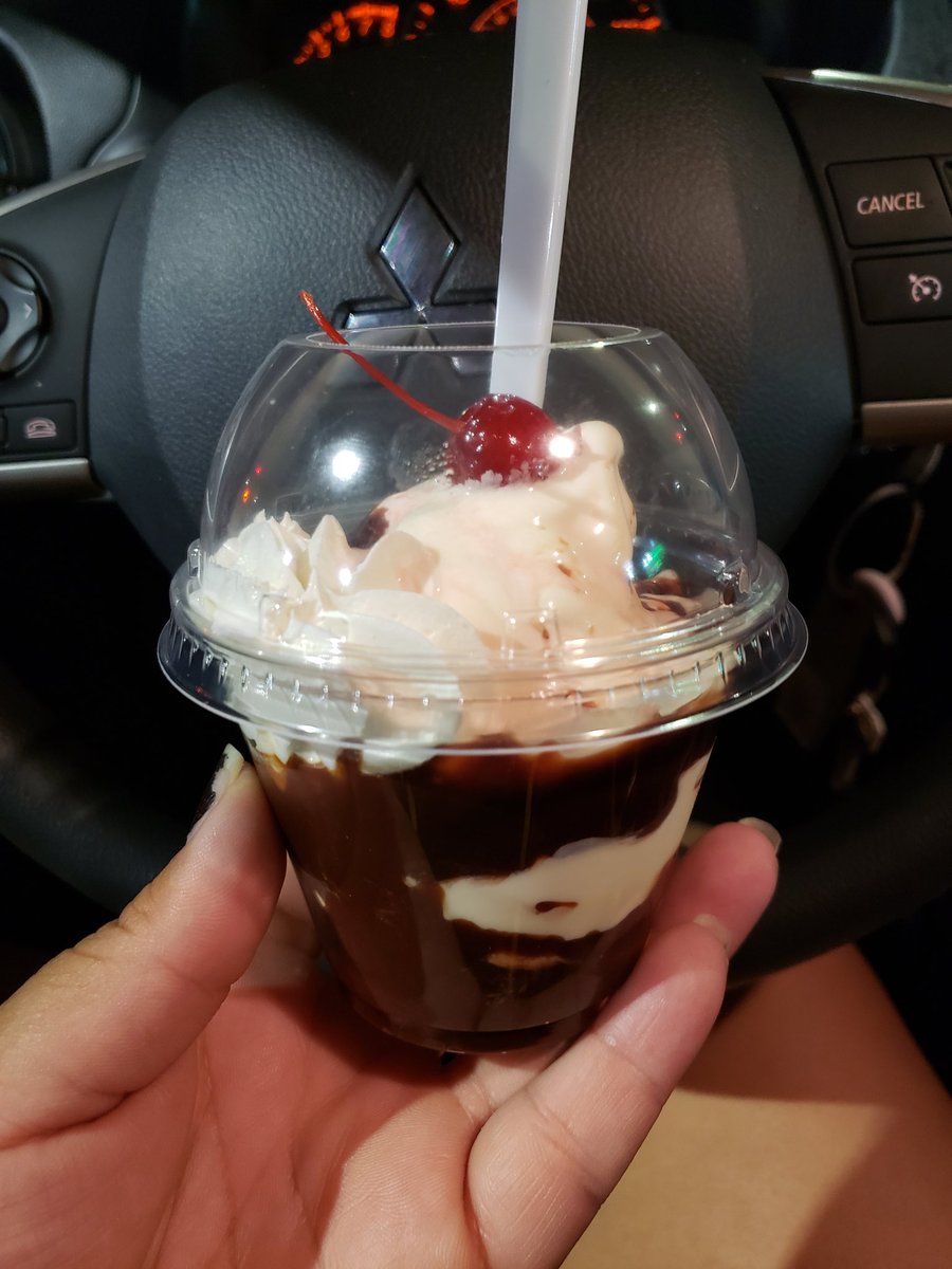 Jhericka_M's tweet photo. @sonicdrivein when did you sundae go from looking like this, to this? While remaining the same price.
All the price half the sundae.... https://t.co/QAG2s04TCM