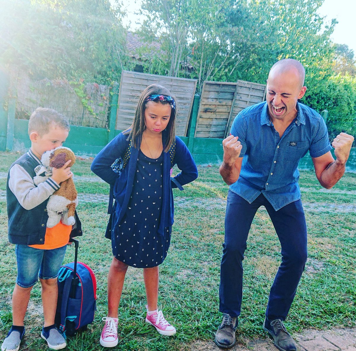 JordanLENUFF's tweet photo. C'est la rentrée ! Géniaaaaaalll !!!! 😀😄🤣 #rentreedesclasses #backtoschool #BackToSchool2019 https://t.co/Bt9WZZtFcb