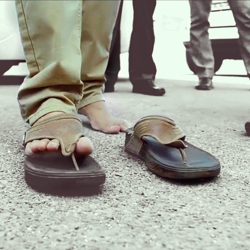 attarintiki daredi pawan slippers