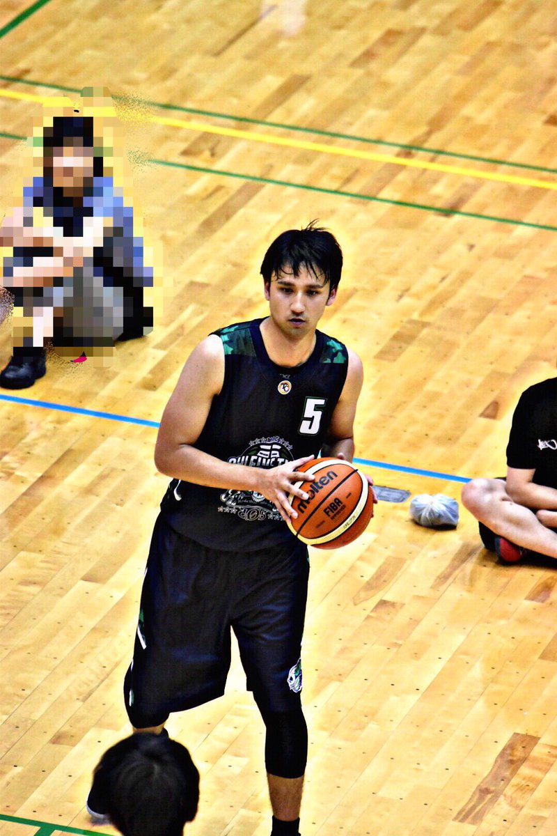 swingmiru2's tweet photo. 三重県総合🏀 @皇學館大学
一年前、ここにリーグ戦を観に来たら、試合が中止になるという空振りだったので、今回は二人とも参加してて良かった😑
#O55
#岩附孝興 https://t.co/QBWF2uyGWR