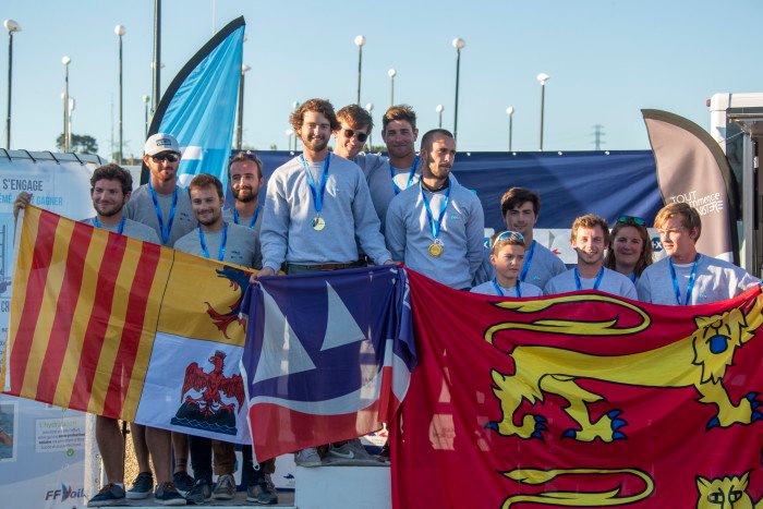 SailGPFRA's tweet photo. 🏆 Pendant ce temps... à #Brest ! 🏆
Pas de repos pour Timothé Lapauw ! Le wincheur de @SailGPFRA a raflé la médaille d'or en Longtze sur le Championnat de France Espoirs Equipage. #CFESE
BRAVO 👏
📸 @FFVoile https://t.co/O8X92tg9on