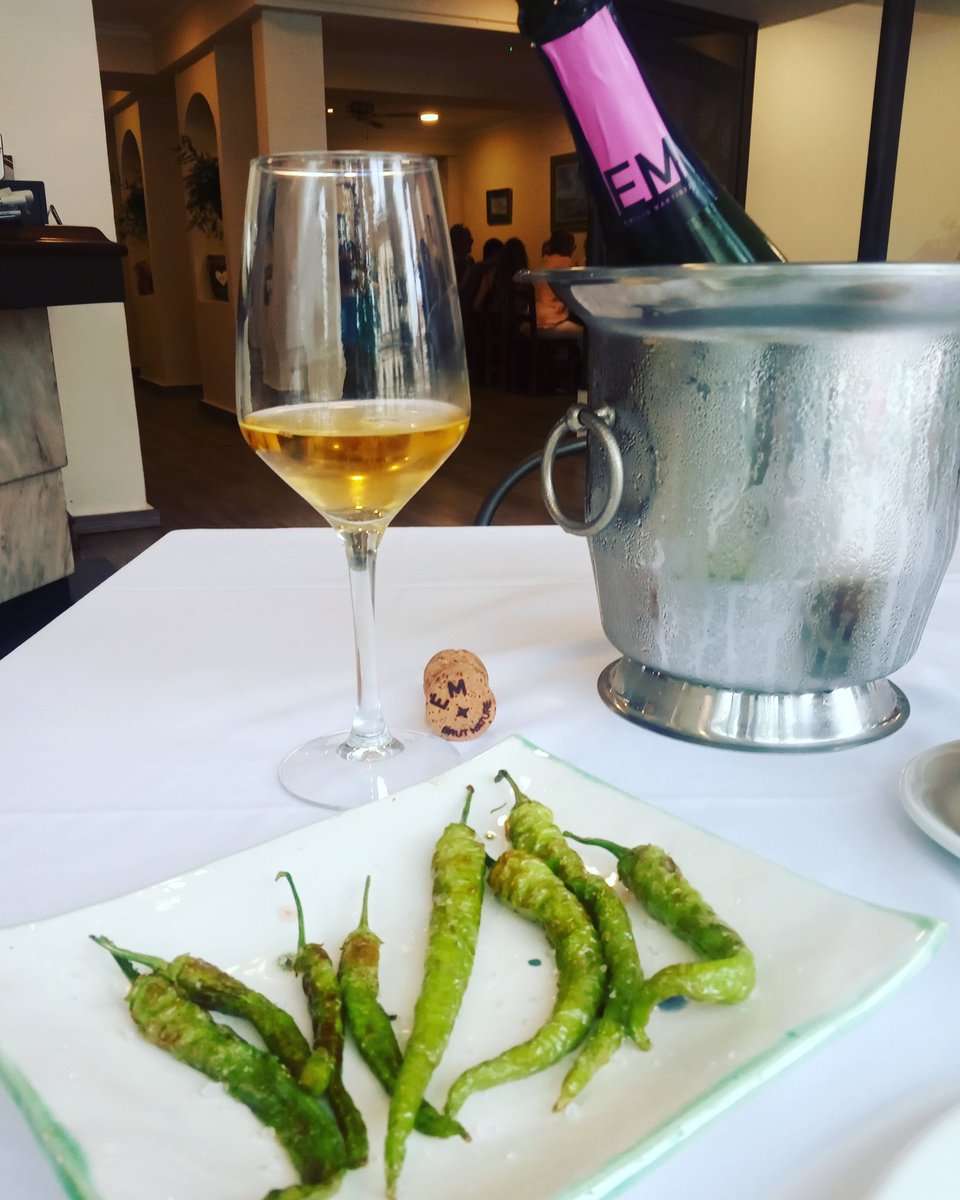 EMBrutnature's tweet photo. Aperitivo ๐ #piparras & #EMbrutnature @Eldesembarco1 @SidraDasturias #CosechaPropia๐๐
#EMbrutnature #metodoChampanoise
#cider #sparkingcider #sicer https://t.co/lGYjuHFLlq