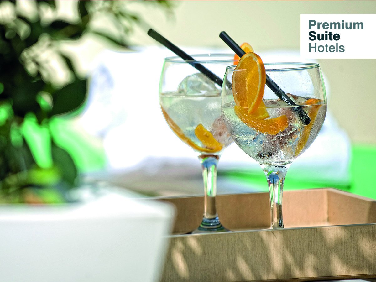 PSHotels's tweet photo. ¡Hola, Septiembre! Hoy es el día en que muchos volvéis a la rutina y otros muchos empezáis vacaciones. Una cosa os diremos: ¡en #PSHotels aún queda mucho verano por delante, venid a vernos ☀! #Barcelona https://t.co/my1j9Fmd51