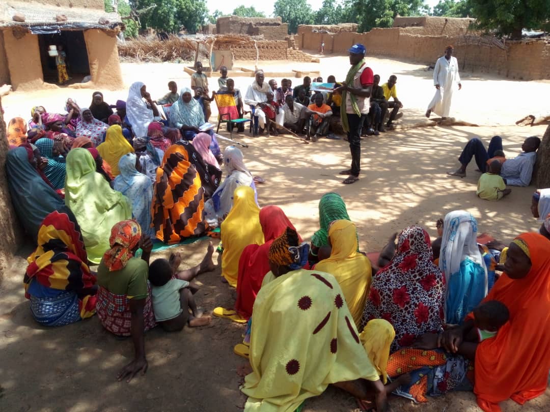 LutteCovid's tweet photo. Le 31 Août 2019 s'est tenu au village de #Koro(dans la #commune de #ourno) une campagne de #sensibilisation autour de l'ODD6 suivies d'une séance de #salubrité, de séance de thé #débat, par les jeunes engagés de ladite village.
#eau_hygiène_assainissement
#soyonsPropre. https://t.co/D5bRLjeG1B