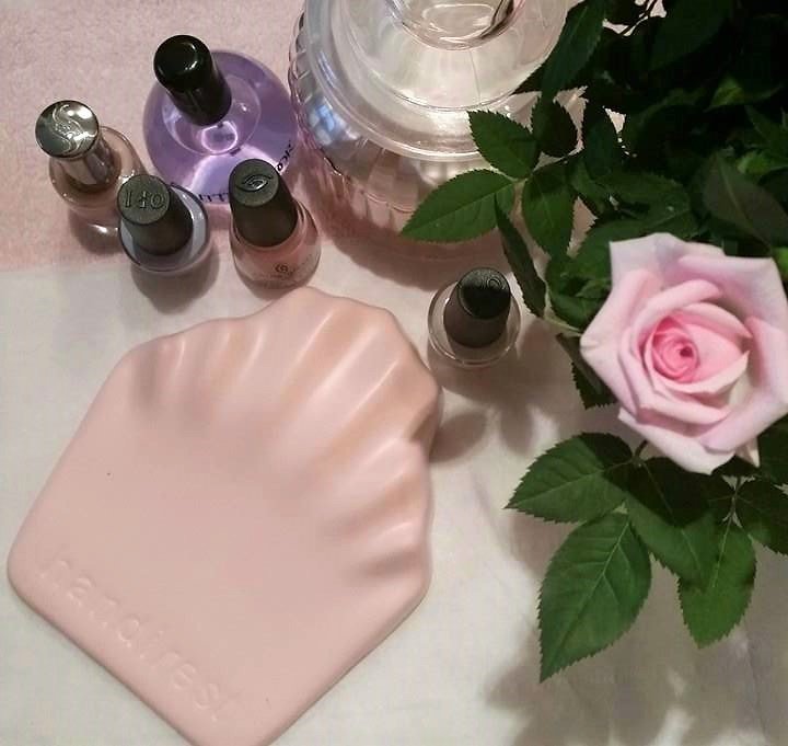 Reasons we love the Handirest...💕

💅 Soft &amp; supportive
💅 Non slip base
💅 Ergomically designed
💅 Increases stability Hypoallergenic material
💅 Hygenic
💅 British design
💅 One size fits all

ow.ly/blyJ50uZuK9

#nails