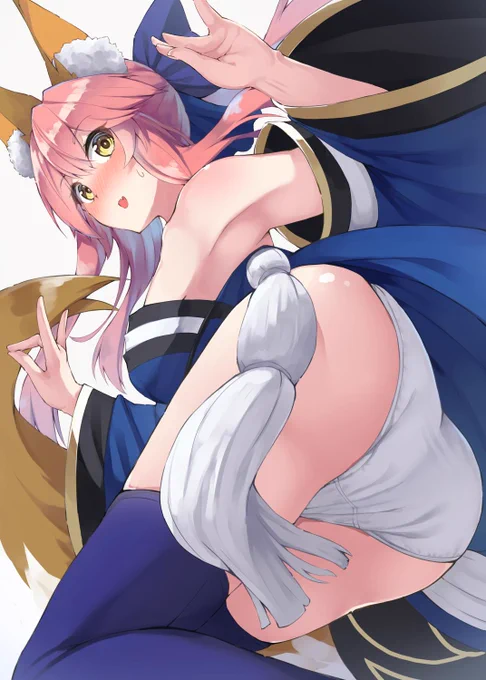 「みこーん……っ!?」 