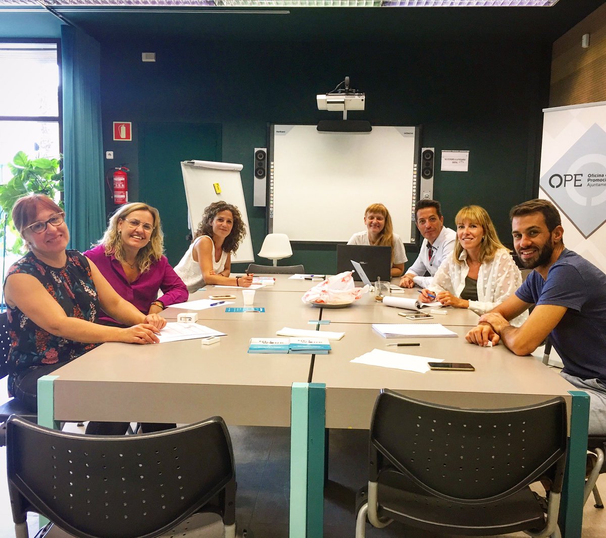 LabManlleu's tweet photo. Avui toca reunió de coworkers. Tenim molta feina amb tants projectes, al @LabManlleu no parem mai! Aquest setembre: 🔵dijous 19 de 8h a 9h matí: #TheEnglishNetwork 🔵 divendres 27 a partir de les 19.30h: #Festlab
Us anirem informant, estigueu atents! https://t.co/24CPcIaudj