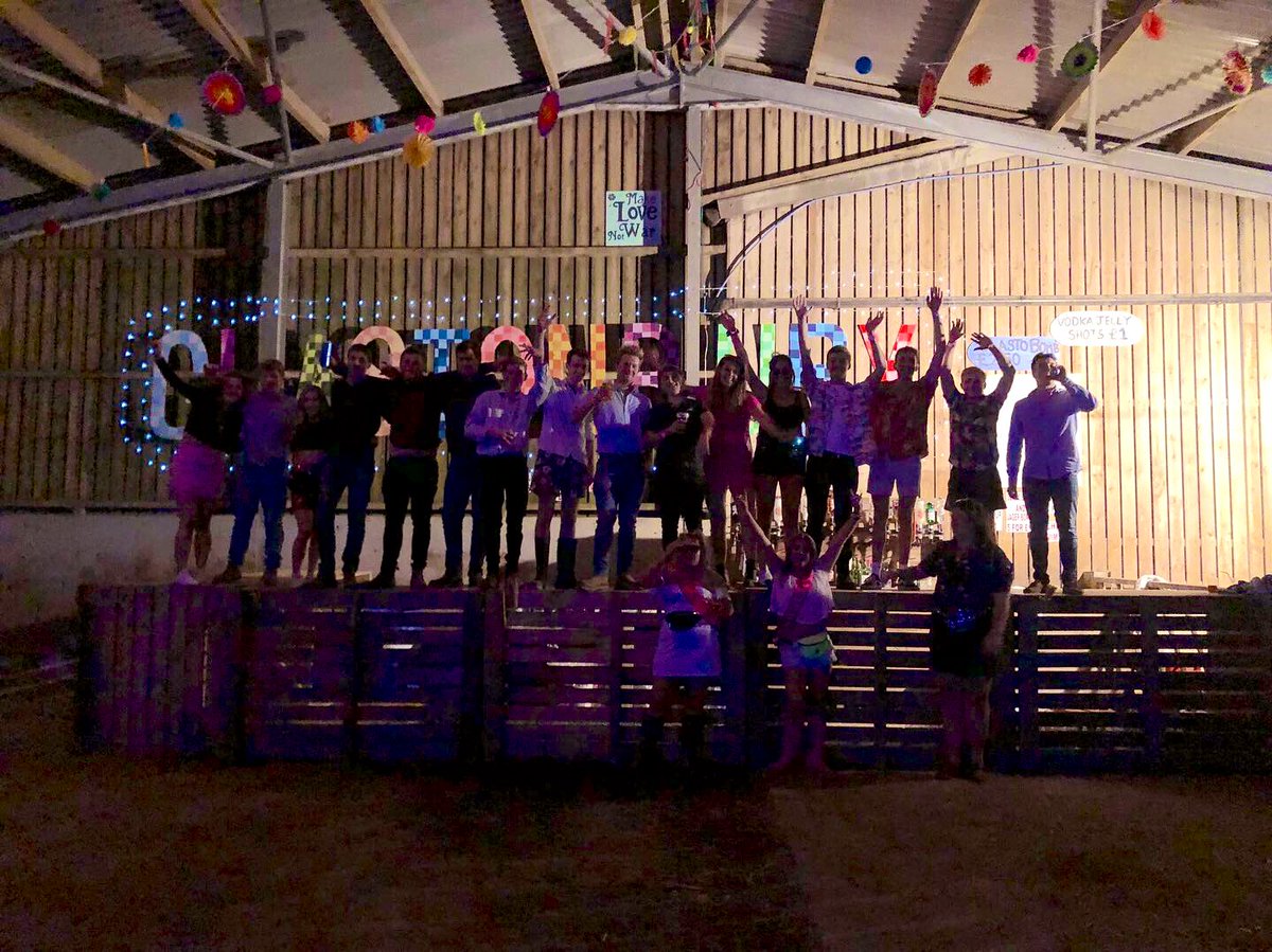 On Saturday night we held our annual barn do. Glastonbury theme was back and better than ever. I think we might just know how to throw a party 🍻🎉