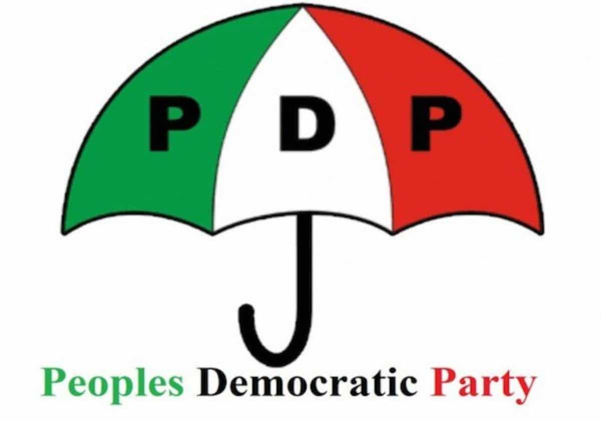 Fayose: PDP condemns alleged attack on ex-governor
Read more>>>bit.ly/2lVkC19
@wakawaka989 <a href="/OfficialPDPNig/">Official PDP Nigeria</a> <a href="/realitycheck204/">AKPULU PETER ENOKELA</a>