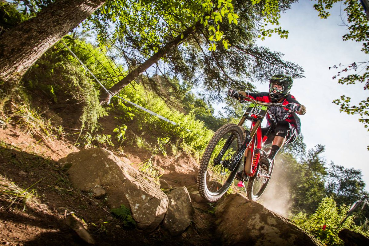 mugimendi's tweet photo. Este fin de semana termina el mundial UCI #XCO/XCC/#DHI en la ubicación que es novedad en el calendario de este año: #SnowShoe, EEUU. Síguelo en @RedBullTV https://t.co/gMVf1mBspm