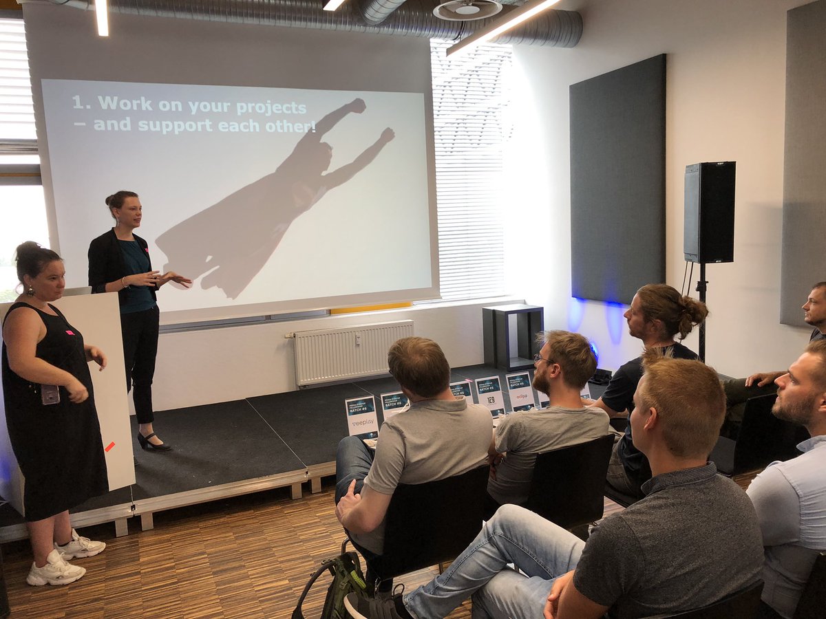 MediaLabBayern's tweet photo. Erster Schultag für unser neues #MLBatch6. In den nächsten 2 Wochen erwarten die neuen 8 Teams Workshops zu Lean Startup Methoden, Prototyping, Investment Hacks, Teambuilding, Sales & Legal.
>> Let us be your sparing partner! 🥊🚀
#LeanStartup #startupschool #mediainnovation https://t.co/AvOB1bVujO