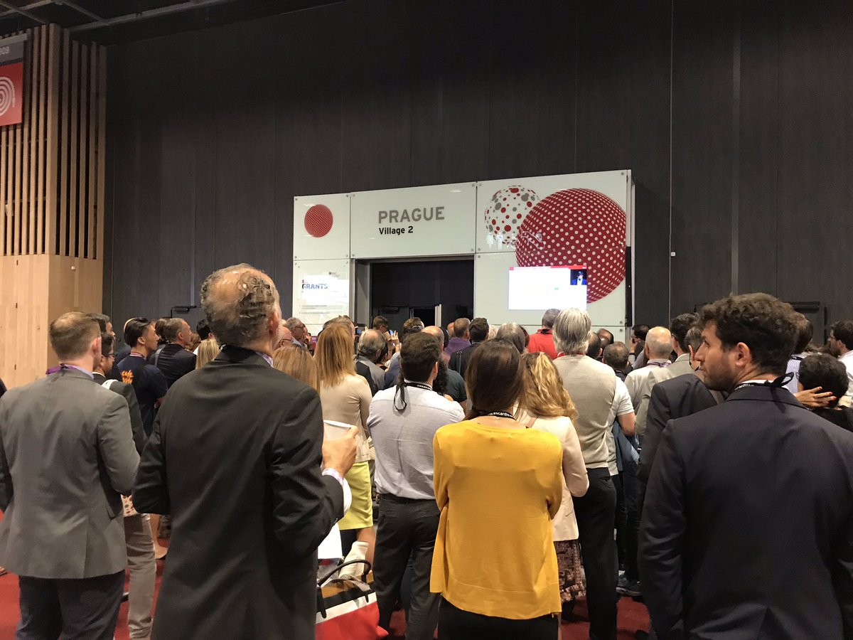 The interest in sports cardiology is not confined to Prague room! Look at people outside the room! #sportscardiology #ESCCongress #EAPC_ESC #eapcyc @ALaGerche @paolo_emilio @DOCTORASANZM @SilCastelletti @SSharmacardio @MichaelPapadak2 @PaulDendale @ProfessorHalle