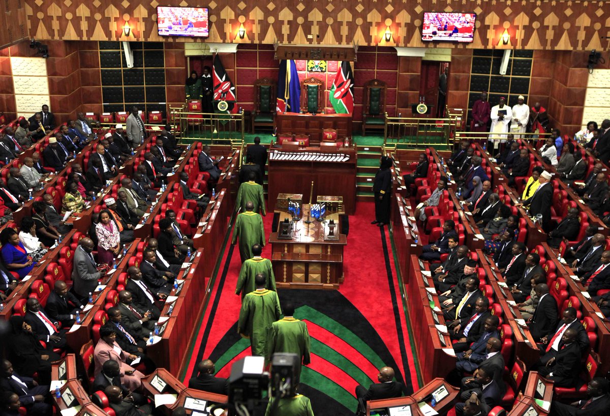 ShineRadioKE's tweet photo. #ShineFMDaystar
#MorningDriveMonday
Kenya's must do plan to avoid the oil curse:

Split revenues equally with local communities.
Seal corruption loopholes.
Better Kenyan's lives and infrastructure, create good business climate.
Protect the environment. https://t.co/0Dh9uuYsZ4