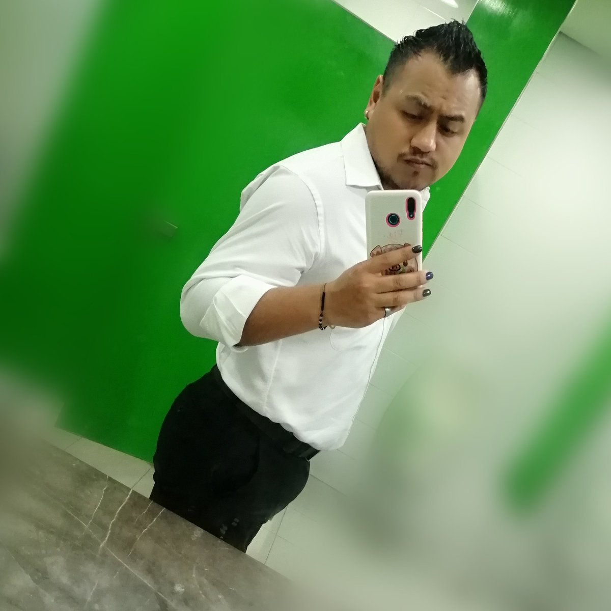 DanyDaz14's tweet photo. Sería mejor si tuviera nachas 😂😭💔 #cacheton #panzon #desnalgado #tablon #jotillo #ladelbaño #ridiculo https://t.co/6uAYNM7tSw
