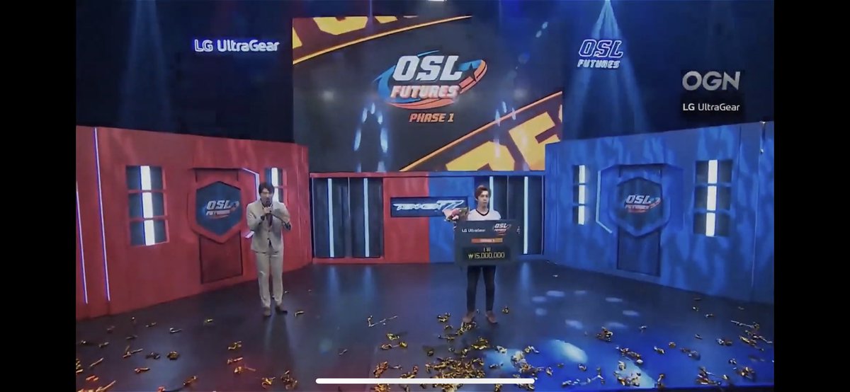 UYU's tweet photo. You saw @double4646’s incredible losers bracket run to GF’s at #SUMMERJAM13. Watch his amazing run at #OSLFutures this summer where he defeated Knee in the GF’s to win $13,000. https://t.co/ZJ5ba7Bnbu