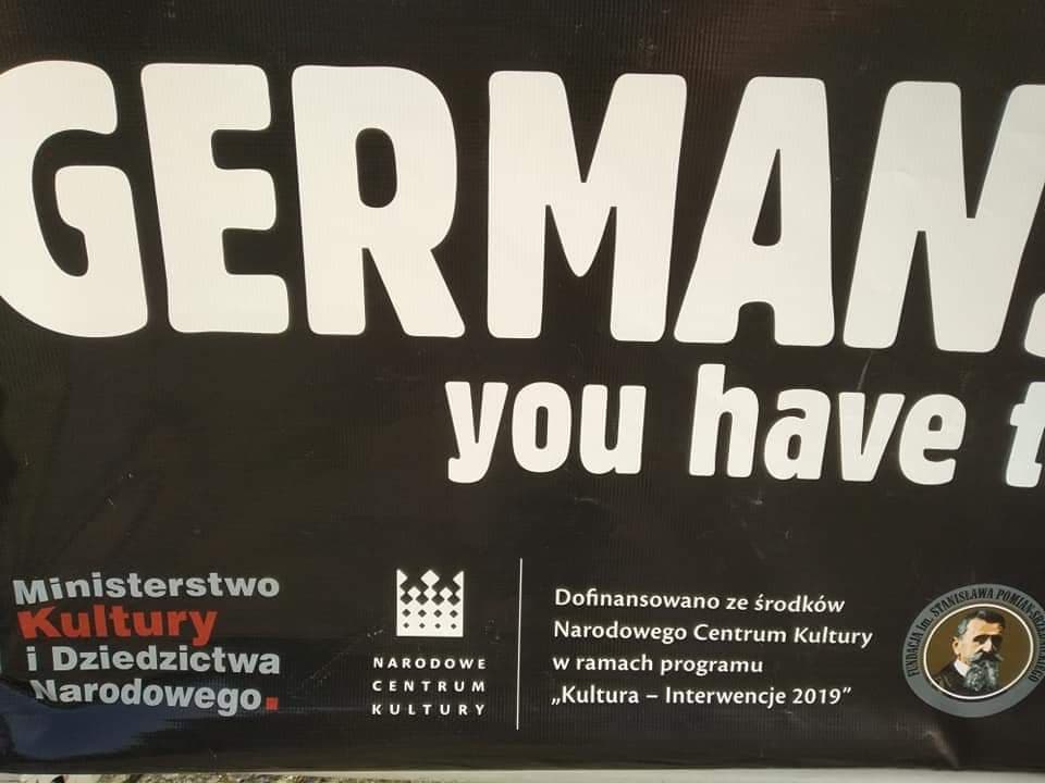 KonradPiasecki's tweet photo. Podobno takie banery wiszą w Łodzi. Czy ktoś może to potwierdzić/zdementować? https://t.co/DHIfNZEev1