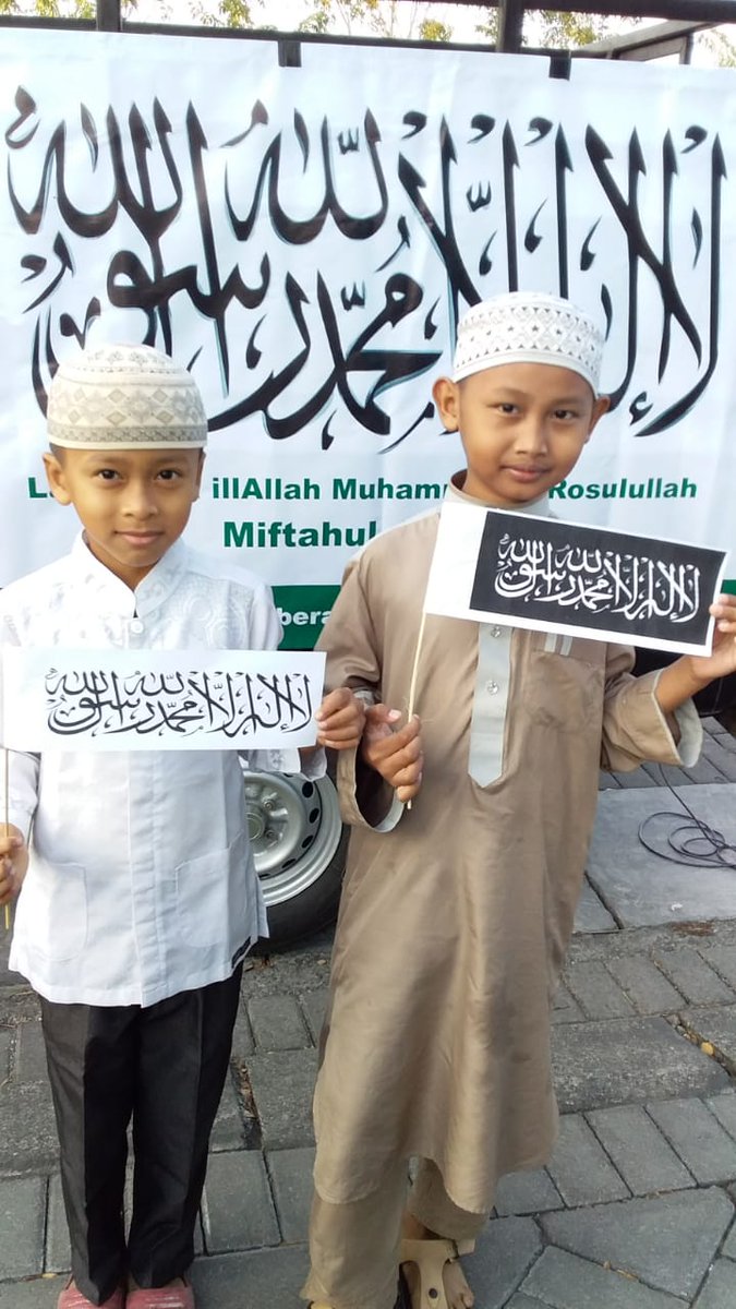 Wandi37918001's tweet photo. @DerosiGhazi Tragedi penghadangan Pawai Panji Tauhid menoreh noda hitam di awal tahun ini.  #MuharramBertauhid - #PanjiIslamSimbolPersatuan #ParadeTauhidPawaiMuharram
#ZDKS https://t.co/7FsPaAzXzw