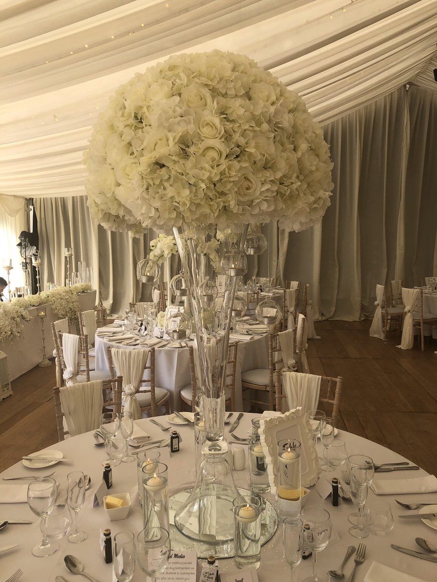 Kellibrations's tweet photo. Wedding of Leoni &amp; Lee over at the beautiful lakeside marquee at Thornton manor 🥂 
#wedding #weddingsonpoint #luxuryweddingvenue #luxuryweddingvenue #luxuryvenuestyling #thorntonmanor  #lakesidemarqueethorntonmanor #venuestylist #venuedresser #weddingcentrepieces https://t.co/ksMOA8uwXB