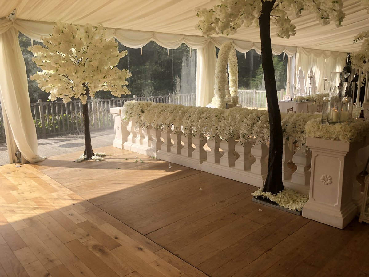 Kellibrations's tweet photo. Wedding of Leoni &amp; Lee over at the beautiful lakeside marquee at Thornton manor 🥂 
#wedding #weddingsonpoint #luxuryweddingvenue #luxuryweddingvenue #luxuryvenuestyling #thorntonmanor  #lakesidemarqueethorntonmanor #venuestylist #venuedresser #weddingcentrepieces https://t.co/nO9urfxVkh