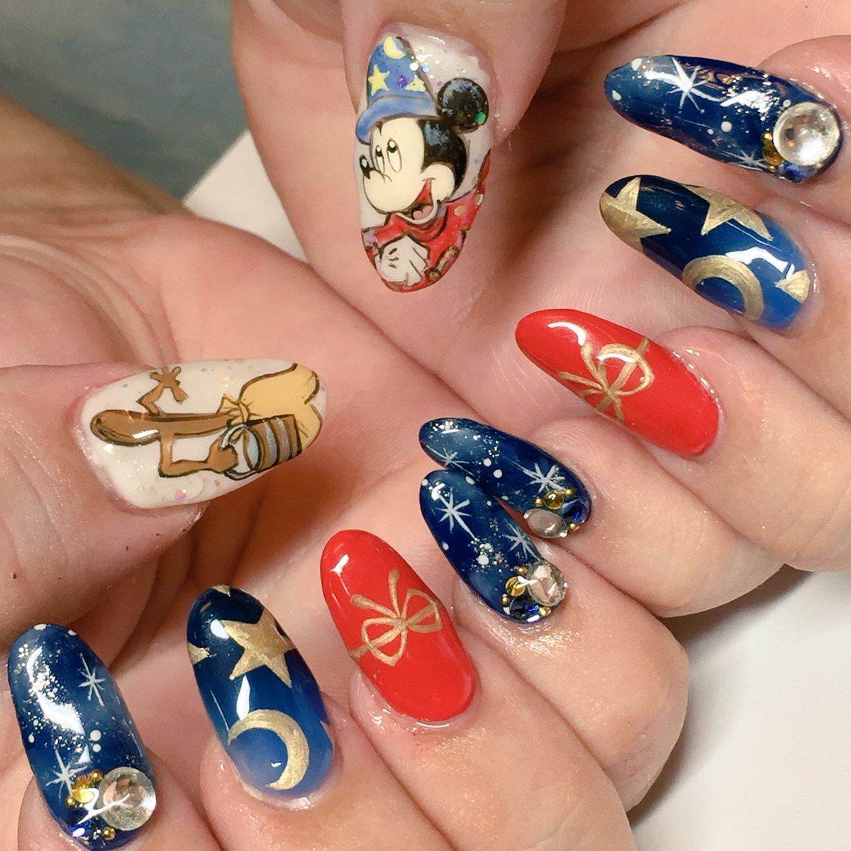 Koririo Nail Twitterissa ディズニーネイル ファンタジアのミッキーとほうき ぜーんぶ手描きです ハロウィン仕様のネイルのご相談もお待ちしてます 痛ネイル 痛くない痛ネイル ディズニーネイル ディズニーハロウィン