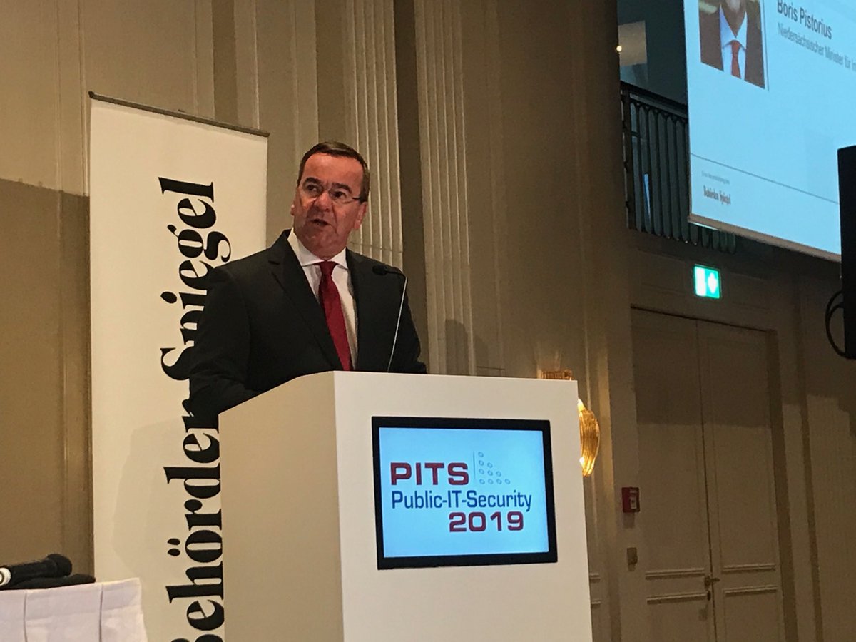 Niedersächsischer Innenminister Boris Pistorius eröffnet die PITS in Berlin .Lükex ( Bund/Länderübung für den Katastrophenfall) soll das Thema Cyber Angriffe haben.⁦<a href="/BehoerdenNews/">Behörden Spiegel</a>⁩ ⁦<a href="/BMI_Bund/">Bundesministerium des Innern</a>⁩ ⁦<a href="/borispistorius/">Angel Youngs 😇😍🇩🇪🇺🇸</a>⁩ #pits2019