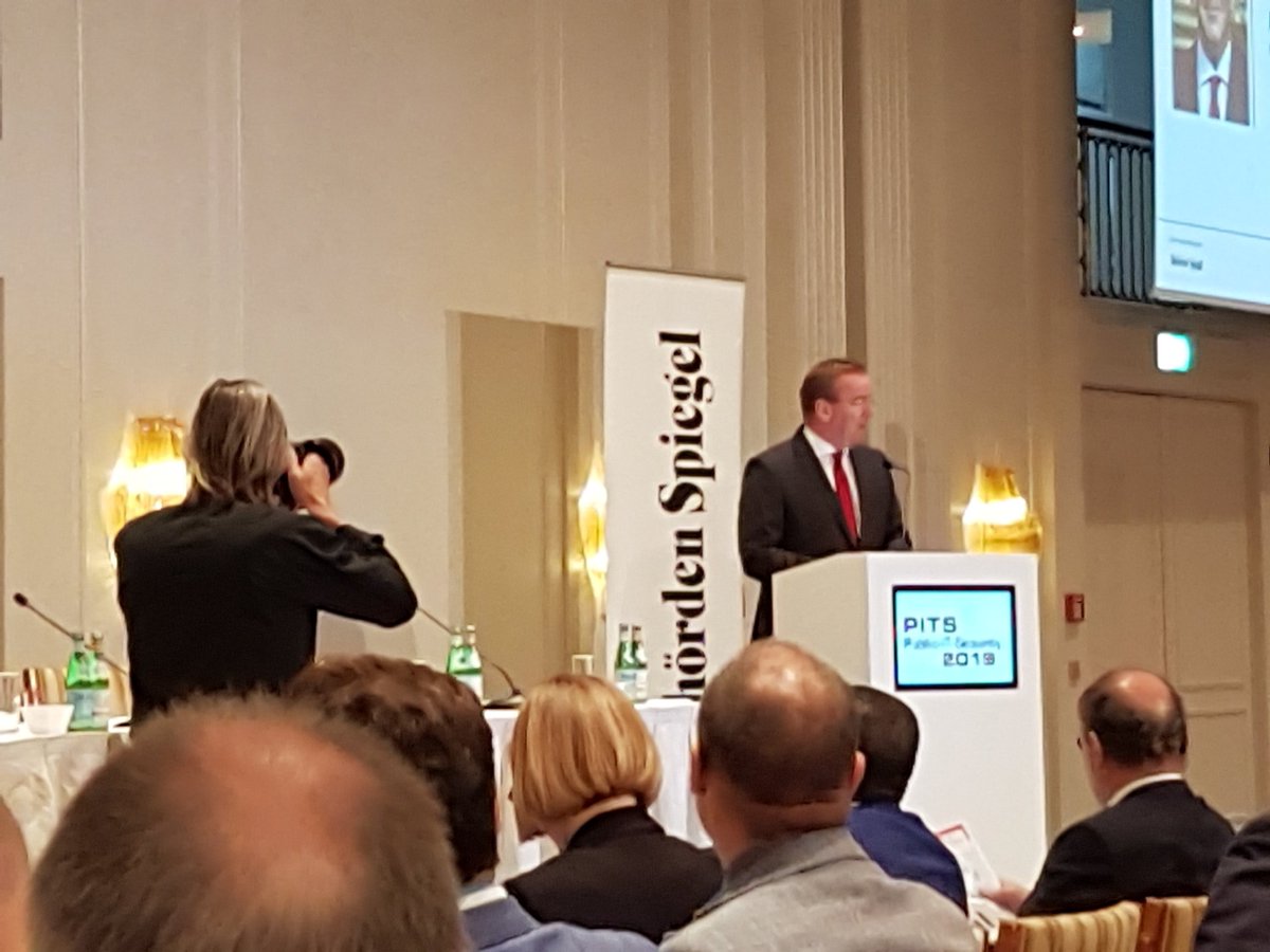 #pits2019 - Die agile hybride Bedrohungslage - Keynote vom Innenminister <a href="/NdsLandesReg/">Niedersächsische Landesregierung</a> B. Pistorius <a href="/borispistorius/">Angel Youngs 😇😍🇩🇪🇺🇸</a> - IT-Sicherheit als prioritäre Gemeinschaftsaufgabe - Basis: Vertrauen der Bürger in die Integrität  der Arbeit der Verwaltung beim Umgang mit Daten <a href="/BehoerdenNews/">Behörden Spiegel</a>