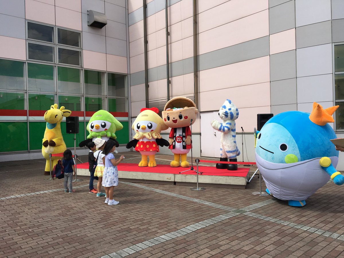 ikazukins's tweet photo. イトーヨーカドーの #nanaco とピアドゥの #くぴあ 、南部町の #なべまる や三戸町の #11ぴきのねこ と一緒に、ラピアドゥパス感謝祭を盛り上げたよ！！
バスに乗って沢山お出かけしちゃおう～！ https://t.co/n0NUrhqv6C