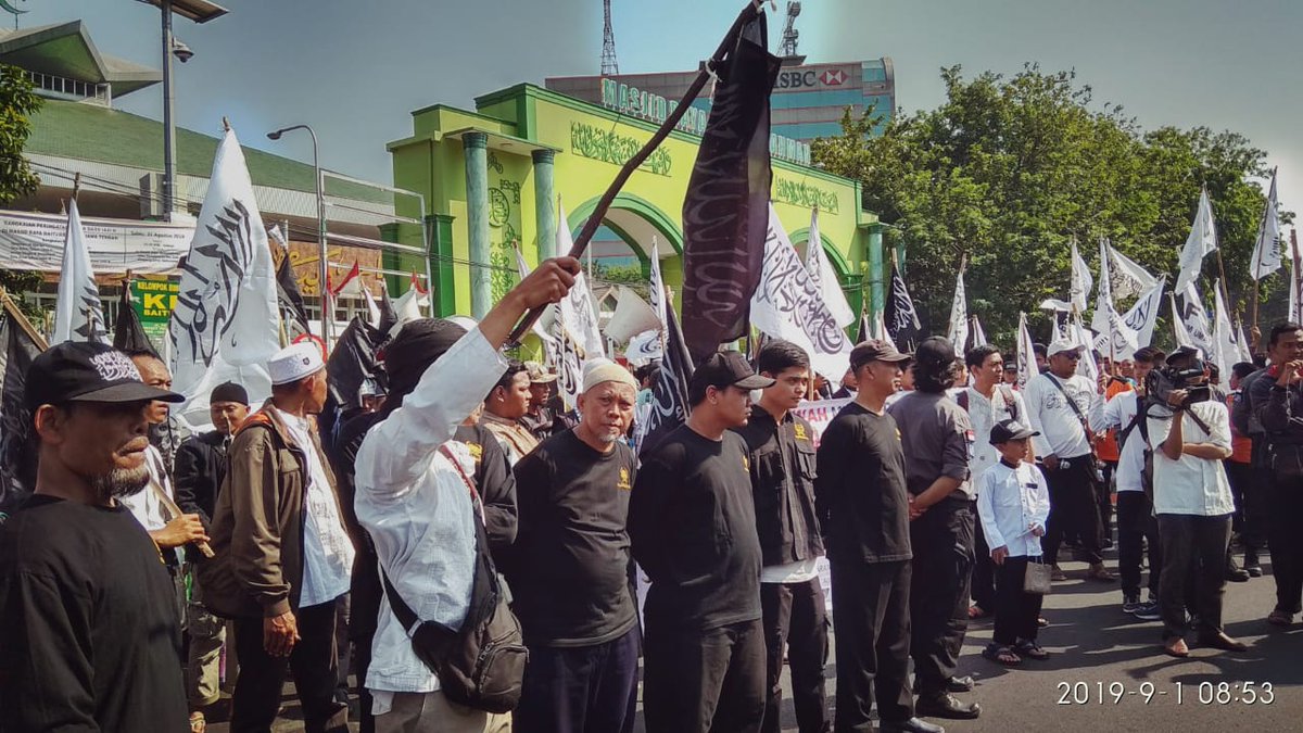INAMilikAllahYk's tweet photo. Itulah mengapa negara-negara demokrasi selalu melarang dominasi Islam politik. Jikapun Islam politik berhasil memenangkan pemilu dengan sistem demokrasi sekalipun, maka akan dirobohkan dengan cepat. #PanjiIslamSimbolPersatuan - #MuharramBertauhid
#ZQCC https://t.co/O8jfTj6bSJ