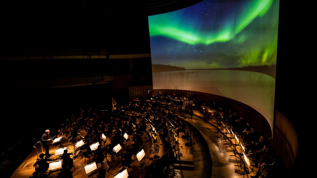SingaporeSymph's tweet photo. ❤ 

Did you see our beautiful Moonrise &amp; Aurora concert on Friday, with @jfsalgado ? The screen at the @esplanade_sg looked stunning... https://t.co/ob0CFAsuxO