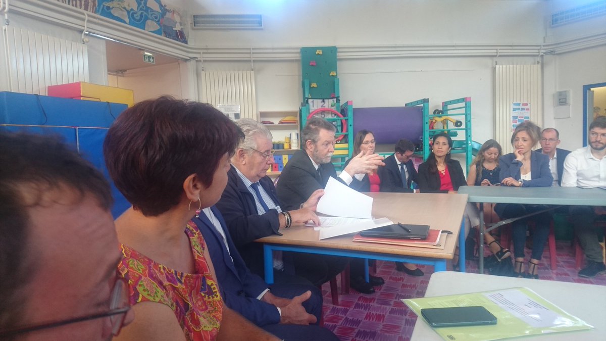 Le Recteur <a href="/ChanetJF/">Chanet Jean-François</a>, à l'école maternelle Cologne en REP+ pour la rentrée, rappelle l'importance de l'école et de la scolarisation précoce pour garantir à tous les enfants des chances égales de réussite.