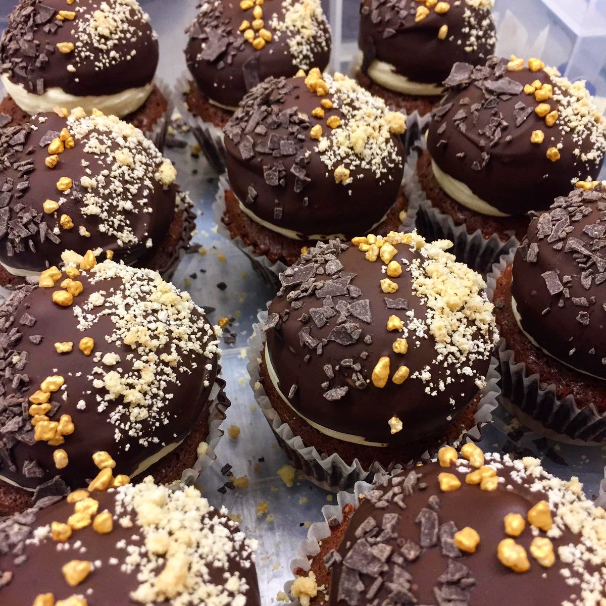 HLCupcake's tweet photo. Hello September, Hello Billionaires Cupcake!!! ⭐️👑🤑 https://t.co/tQCF4Oue1Z