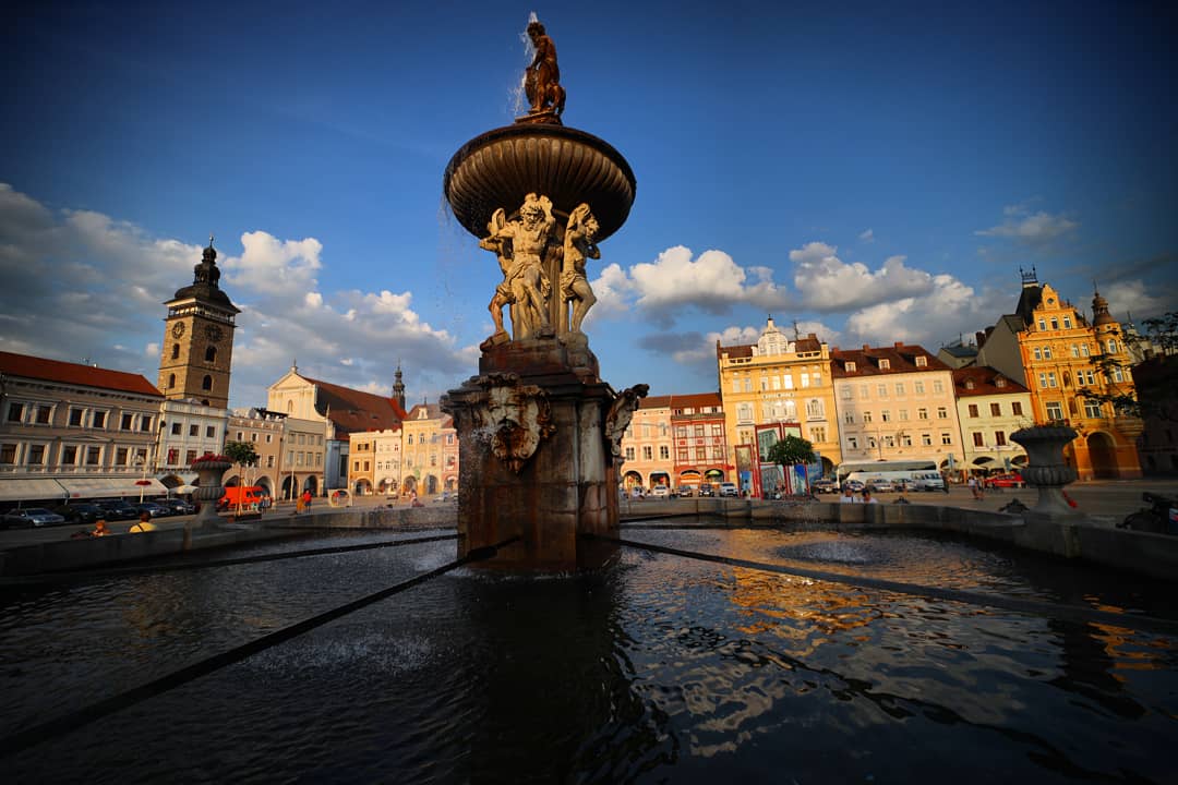 kupastudio's tweet photo. #NamestiPOII #SamsonovaKasna #sunset #clouds #sky #downtown #square #plaza #center #city #oldtown #history #Architecture #CernaVez #Black #Tower #CeskeBudejovice #streetphotography #urbanphotography
[○°] #PavelKubes #kupastudio #kupafoto #CanonEOSR #Samyang14mmAF https://t.co/CC8tdFszhJ