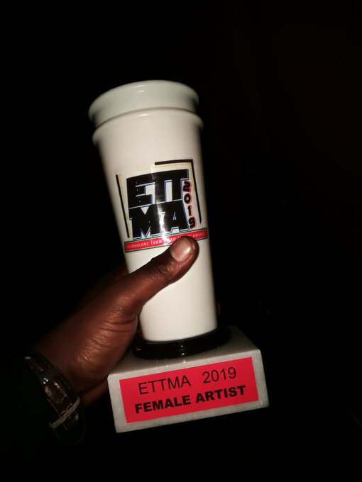 Mzansi_Sounds's tweet photo. CONGRATULATIONS to Bizzcuit who recently won 2 awards at the 2019 Ekurhuleni Trap Awards.
1. Best Female Artist
2. Best Music Video
#ETTMA2019 #HipHop #SAHipHop #Trap #TrapMusic #TrapSA #SupportLocal #SupportLocalZA https://t.co/wC9VueOs3e
