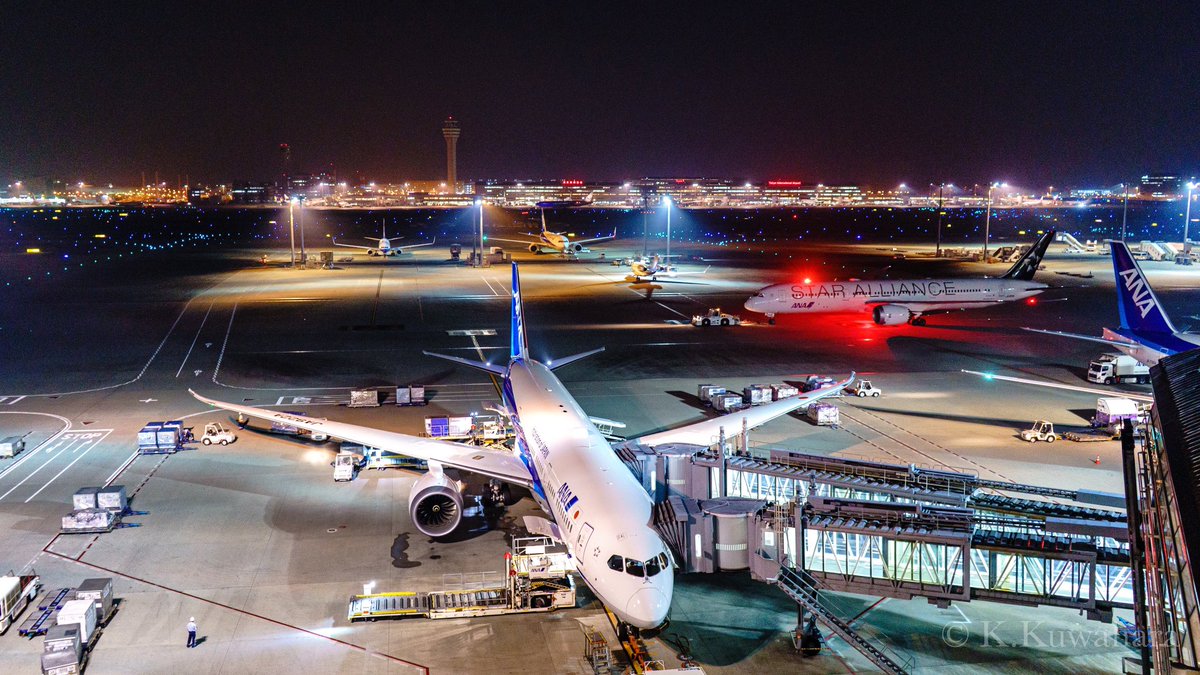 Ana旅のつぶやき 公式 在 Twitter 上 Ana飛行機写真 光輝く夜の空港 Photo Kkuwahara2 飛行機 に乗りたくなったら T Co 3cqsyu9tbc Anaの飛行機は ソラマニ ヒコーキ をつけて投稿してね Anaの各メディアでご紹介していきます