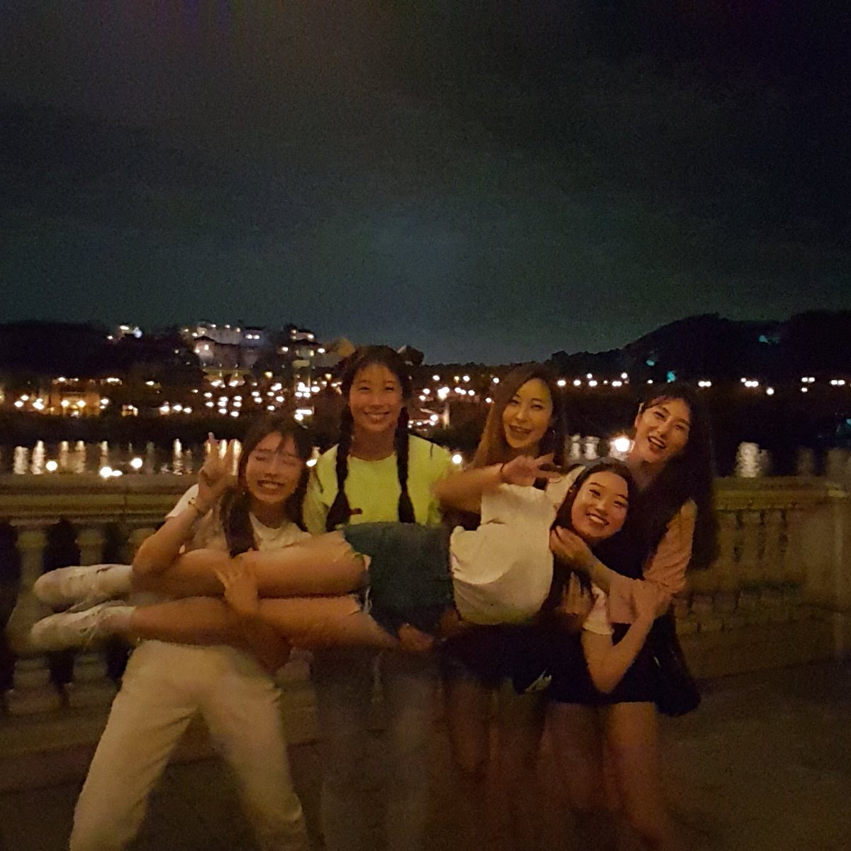 LABELUP_yoowoo's tweet image. こうゆうイベント屋さん達，結局泣いちゃうなんて!!! 今回は本当に幸せだけで、泣かないと思ったのに、最後には泣いちゃった🤣💓
ファンの方々のおかげで幸せなやつ2週間で、今度もまた楽しい思い出を作ろうね! ラベルアップの
コンサートシーズン3期待して💓
#라벨업 #labelup