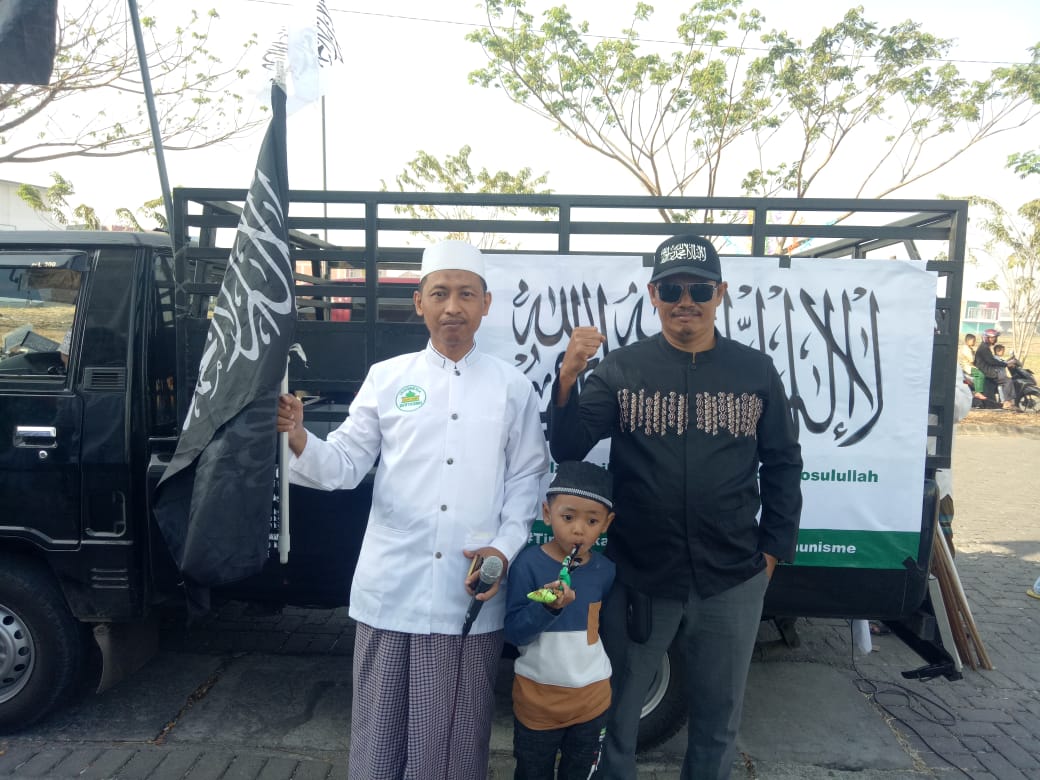 SyaikhAhmad3's tweet photo. @Syaif_islam @mohmahfudmd Maka pada saat Islam diterapkan secara sempurna, berbondong-bondong manusia akan memasuki agama mulia ini disebabkan keberkahan Allah dari langit dan bumi akan dirasakan oleh seluruh manusia.  #PanjiIslamSimbolPersatuan . #MuharramBertauhid
#BA33 https://t.co/3MH4DupIU9
