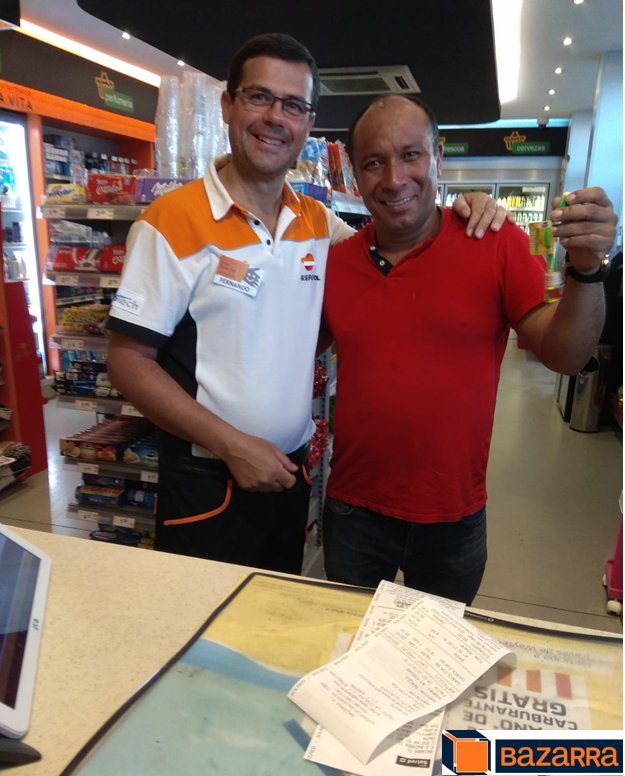 ESBazarra's tweet photo. Recuerda participar en nuestra ruleta cada día, puedes conseguir variedad de regalos, como estos clientes, ¡Ellos ya participan. #sorteosdiarios #gasolinerabazarra https://t.co/PvnYvN1oHZ