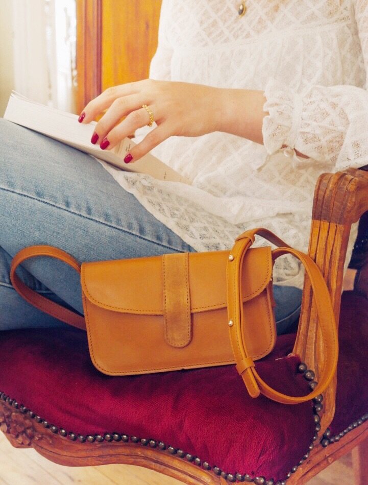 lamoureuseoff's tweet photo. Avec sa bandoulière réglable et amovible, notre mini-sac se transforme très simplement en compagnon 👌🏻 une pièce : 2 fonctions! 😁😘 #madeinfrance https://t.co/inIktcsIdP