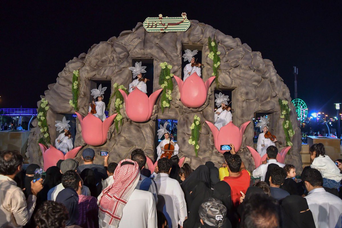 Saudi_MT's tweet photo. #موسم_الطائف يحقق نجاحا لافتا في نسخته الأولى..  2.5 مليون زائر استمتعوا بأكثر من 70 فعالية طوال شهر أغسطس 🌸🌸
https://t.co/aUzYTaPBSZ https://t.co/AuxtkxysZf